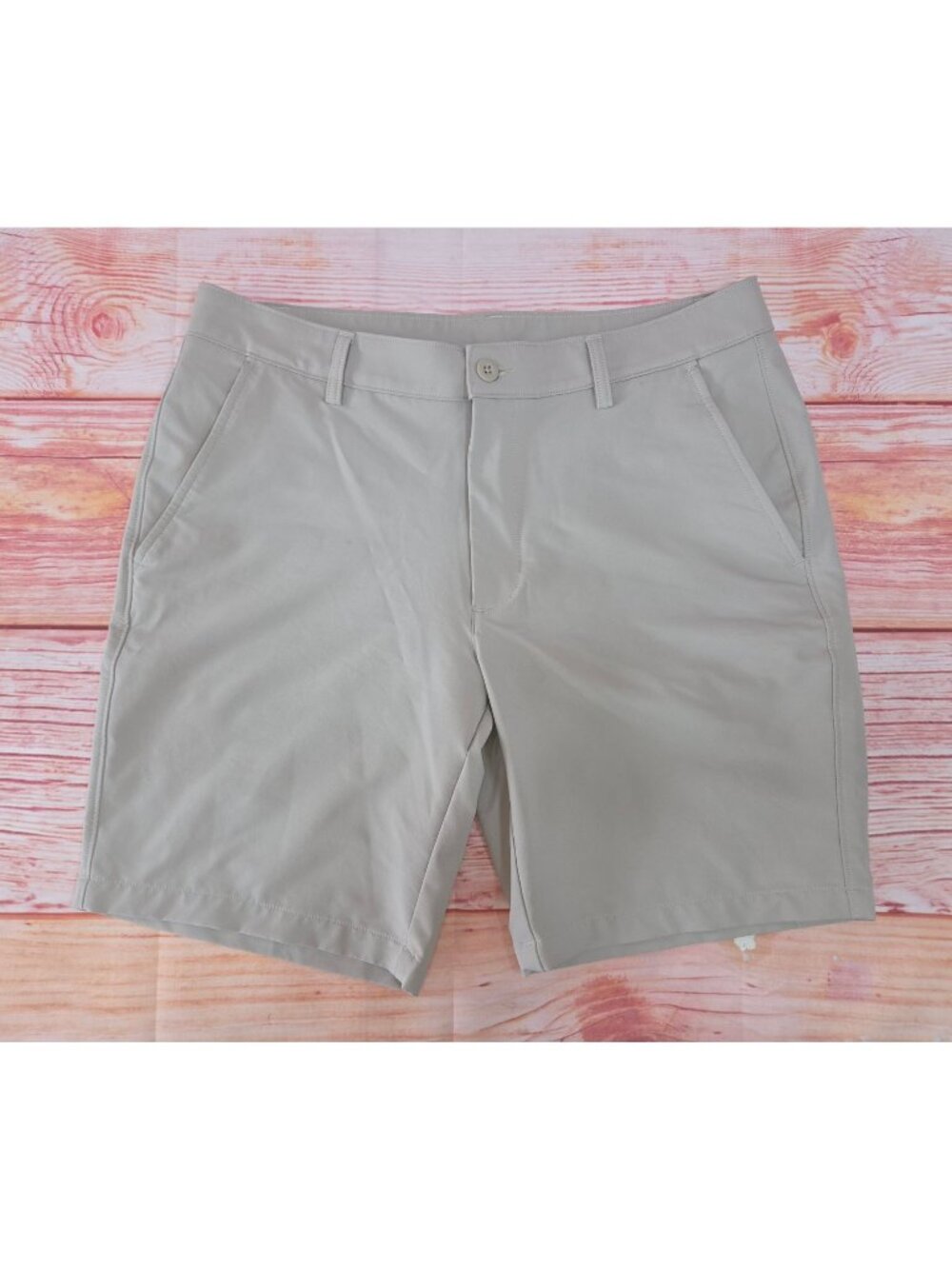 Under Armour Mens Beige Golf Shorts Size 36 Lightweight Comfortable Casual